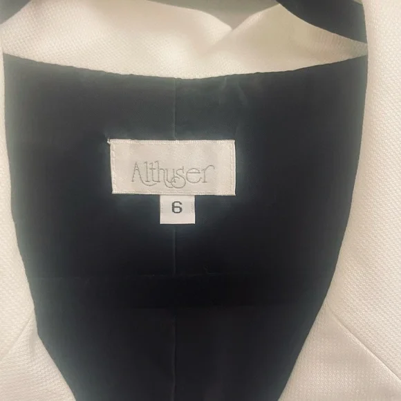 Black and white wrap dress with cute belt tie - Picture 4 of 6